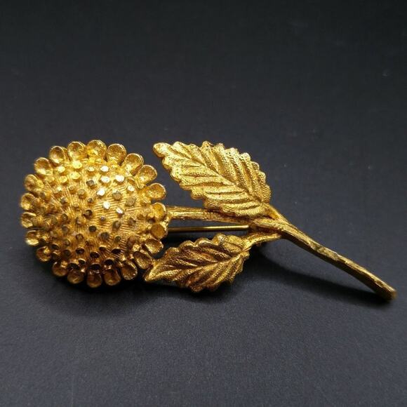 Vintage Gold Plated Textured Flower Brooch, Single Clip Earring, Mid-Century - Picture 4 of 8